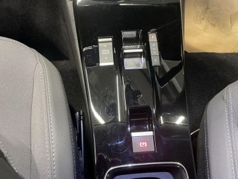 VAUXHALL MOKKA ELECTRIC 50kWh Elite Premium SUV 5dr Electric Auto (136 ps)