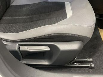 VAUXHALL MOKKA ELECTRIC 50kWh Elite Premium SUV 5dr Electric Auto (136 ps)