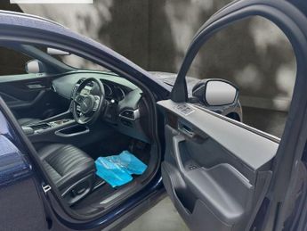 JAGUAR F-PACE 3.0 D300 V6 Portfolio SUV 5dr Diesel Auto AWD Euro 6 (s/s) (300 