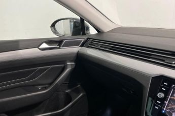 VOLKSWAGEN PASSAT 1.5 TSI EVO SEL Estate 5dr Petrol DSG Euro 6 (s/s) (150 ps) Fron