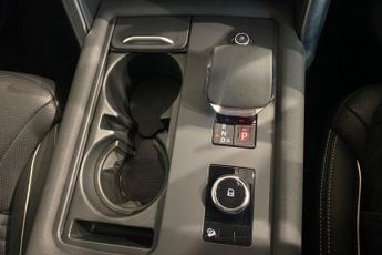LAND ROVER DISCOVERY 3.0 D300 MHEV R-Dynamic HSE SUV 5dr Diesel Auto 4WD Euro 6 (s/s)