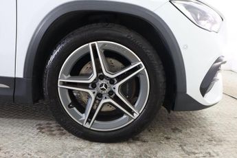 MERCEDES-BENZ GLA 2.0 GLA220d AMG Line (Premium Plus) 8G-DCT 4MATIC Euro 6 (s/s) 5