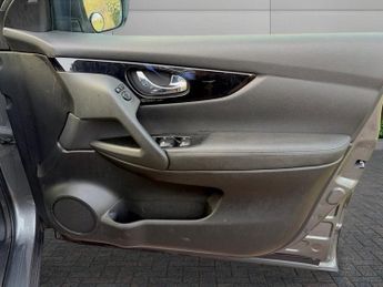 NISSAN QASHQAI 1.3 DIG-T N-Connecta SUV 5dr Petrol DCT Auto Euro 6 (s/s) (160 p