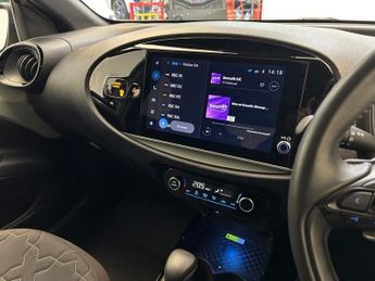 TOYOTA AYGO X 1.0 VVT-i Exclusive Hatchback 5dr Petrol x-shift Euro 6 (s/s) (7