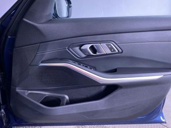 BMW 3 SERIES 2.0 320i Sport Saloon 4dr Petrol Auto Euro 6 (s/s) (184 ps)