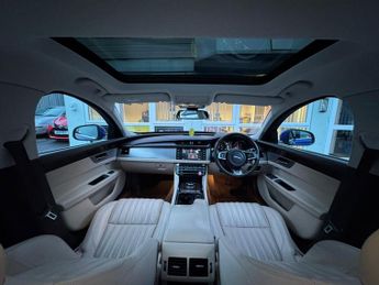 JAGUAR XF 2.0d Portfolio Saloon 4dr Diesel Auto AWD Euro 6 (s/s) (240 ps)