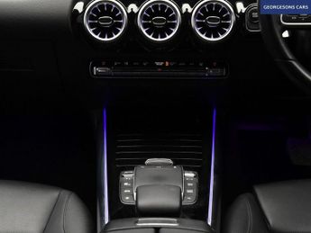 MERCEDES-BENZ EQA EQA 250 66.5kWh Sport SUV 5dr Electric Auto (190 ps)