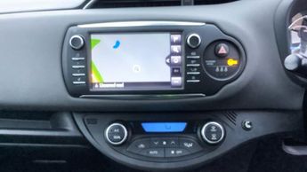 TOYOTA YARIS 1.5 VVT-h Icon Tech Hatchback 5dr Petrol Hybrid E-CVT Euro 6 (s/