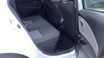 TOYOTA YARIS 1.5 VVT-h Icon Tech Hatchback 5dr Petrol Hybrid E-CVT Euro 6 (s/