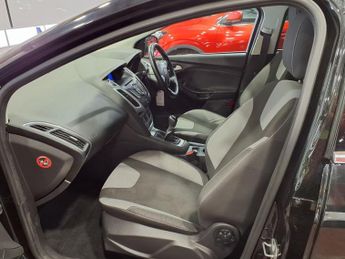 FORD FOCUS 1.6 Zetec Hatchback 5dr Petrol Manual Euro 5 (125 ps)