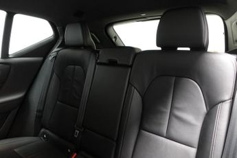 VOLVO XC40 2.0 B4 MHEV R-Design Pro SUV 5dr Petrol Hybrid Auto Euro 6 (s/s)