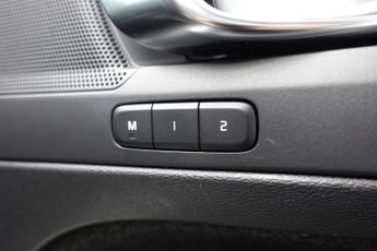 VOLVO XC40 2.0 B4 MHEV R-Design Pro SUV 5dr Petrol Hybrid Auto Euro 6 (s/s)