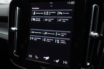 VOLVO XC40 2.0 B4 MHEV R-Design Pro SUV 5dr Petrol Hybrid Auto Euro 6 (s/s)