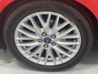 FORD FOCUS 1.0T EcoBoost Zetec Hatchback 5dr Petrol Manual Euro 5 (s/s) (10