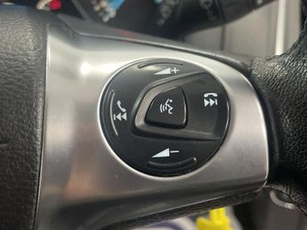 FORD FOCUS 1.0T EcoBoost Zetec Hatchback 5dr Petrol Manual Euro 5 (s/s) (10