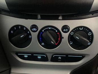 FORD FOCUS 1.0T EcoBoost Zetec Hatchback 5dr Petrol Manual Euro 5 (s/s) (10