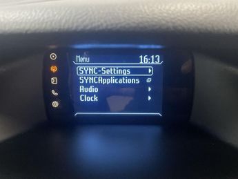 FORD FOCUS 1.0T EcoBoost Zetec Hatchback 5dr Petrol Manual Euro 5 (s/s) (10