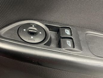 FORD FOCUS 1.0T EcoBoost Zetec Hatchback 5dr Petrol Manual Euro 5 (s/s) (10