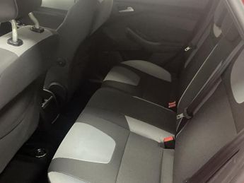 FORD FOCUS 1.0T EcoBoost Zetec Hatchback 5dr Petrol Manual Euro 5 (s/s) (10