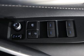 TOYOTA COROLLA 1.8 VVT-h Design CVT Euro 6 (s/s) 5dr