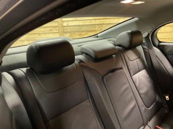 JAGUAR XF 3.0d S V6 Premium Luxury Saloon 4dr Diesel Auto Euro 5 (275 ps)