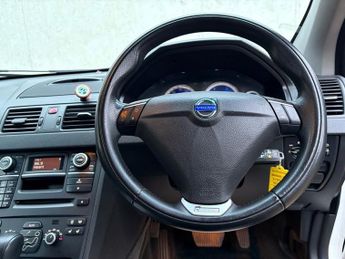 VOLVO XC90 2.4 D5 R-Design Nav SUV 5dr Diesel Geartronic 4WD Euro 5 (200 ps