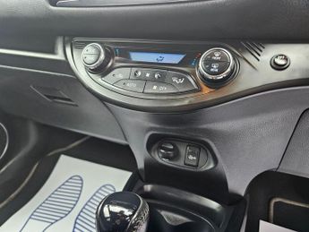 TOYOTA YARIS AUTOMATIC 1.5 VVT-h Excel Hatchback 5dr Petrol Hybrid E-CVT Euro