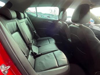 VAUXHALL ASTRA 1.6 CDTi BlueInjection Elite Nav Hatchback 5dr Diesel Auto Euro 