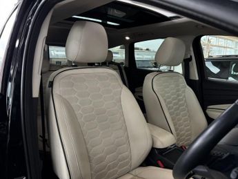 FORD KUGA 2.0 TDCi Vignale SUV 5dr Diesel Powershift AWD Euro 6 (s/s) (180