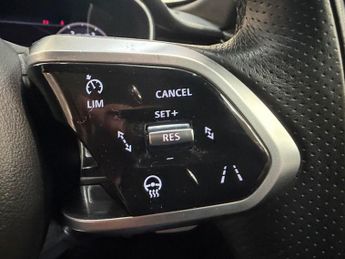 JAGUAR F-PACE 2.0 D200 MHEV R-Dynamic HSE SUV 5dr Diesel Auto AWD Euro 6 (s/s)