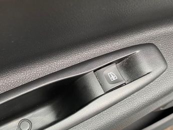 RENAULT ZOE R110 52kWh Iconic Hatchback 5dr Electric Auto (i) (107 bhp)