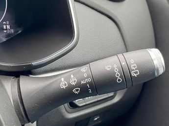 RENAULT ZOE R110 52kWh Iconic Hatchback 5dr Electric Auto (i) (107 bhp)