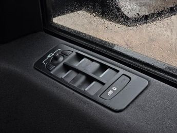 LAND ROVER DISCOVERY SPORT 2.0 TD4 HSE Black SUV 5dr Diesel Auto 4WD Euro 6 (s/s) (180 ps)