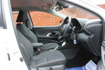 TOYOTA YARIS 1.5 VVT-h Icon Hatchback 5dr Petrol Hybrid E-CVT Euro 6 (s/s) (1