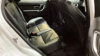 LAND ROVER DISCOVERY SPORT 2.0 TD4 HSE SUV 5dr Diesel Auto 4WD Euro 6 (s/s) (180 ps)