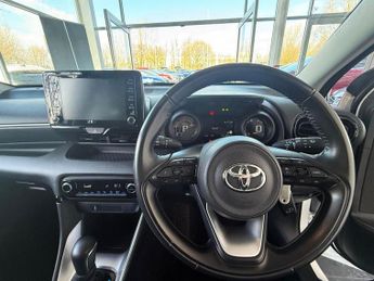 TOYOTA YARIS 1.5 VVT-h Design Hatchback 5dr Petrol Hybrid E-CVT Euro 6 (s/s) 