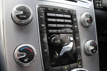 VOLVO XC60 2.4 D4 SE Lux Nav SUV 5dr Diesel Auto AWD Euro 6 (s/s) (190 ps)