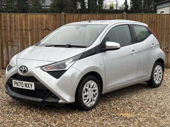 Toyota AYGO 1.0 VVT-i x-play Hatchback 5dr Petrol x-shift Euro 6 (Safety Sen