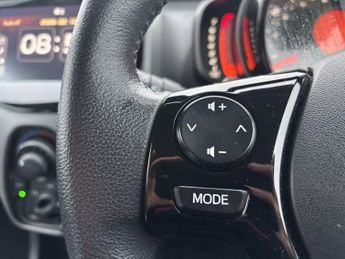 TOYOTA AYGO 1.0 VVT-i x-play Hatchback 5dr Petrol x-shift Euro 6 (Safety Sen