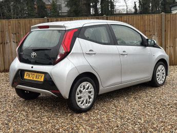 TOYOTA AYGO 1.0 VVT-i x-play Hatchback 5dr Petrol x-shift Euro 6 (Safety Sen