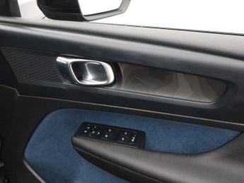 VOLVO XC40 Recharge 69kWh Core SUV 5dr Electric Auto (231 ps)