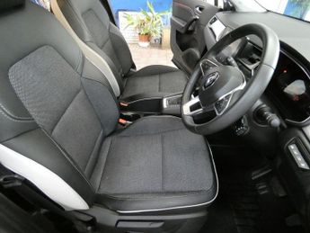 RENAULT CAPTUR 1.6 E-TECH 9.8kWh techno SUV 5dr Petrol Plug-in Hybrid Auto Euro