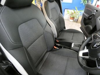 RENAULT CAPTUR 1.6 E-TECH 9.8kWh techno SUV 5dr Petrol Plug-in Hybrid Auto Euro