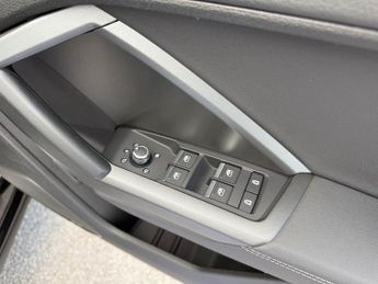 AUDI Q3 2.0 TFSI 40 S line SUV 5dr Petrol S Tronic quattro Euro 6-1 OWNE