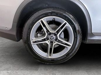 MERCEDES-BENZ GLC 2.0 GLC300h MHEV AMG Line SUV 5dr Petrol Hybrid G-Tronic+ 4MATIC