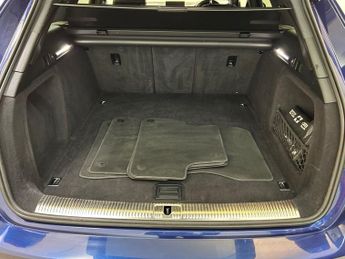 AUDI A4 AVANT 2.0 TDI ultra S line Estate 5dr Diesel S Tronic Euro 6 (s/s) (19