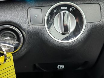 MERCEDES-BENZ E-CLASS 2.1 E220 CDI SE Saloon 4dr Diesel G-Tronic+ Euro 5 (s/s) (170 ps