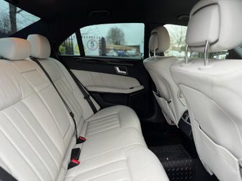 MERCEDES-BENZ E-CLASS 2.1 E220 CDI SE Saloon 4dr Diesel G-Tronic+ Euro 5 (s/s) (170 ps