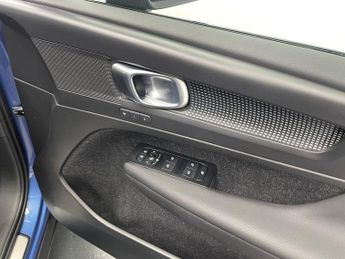 VOLVO XC40 2.0 B4 MHEV R-Design Pro SUV 5dr Petrol Hybrid Auto AWD Euro 6 (