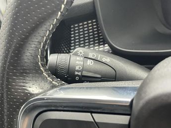 VOLVO XC40 2.0 B4 MHEV R-Design Pro SUV 5dr Petrol Hybrid Auto AWD Euro 6 (